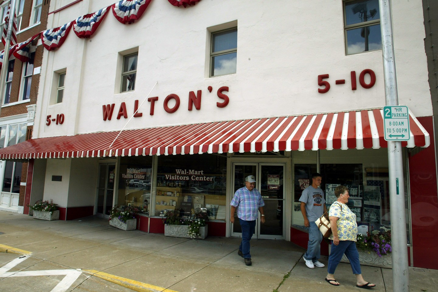 An exterior photo of Walton&#039;s Five and Dime storefront, which became the site of the Walmart Museum.